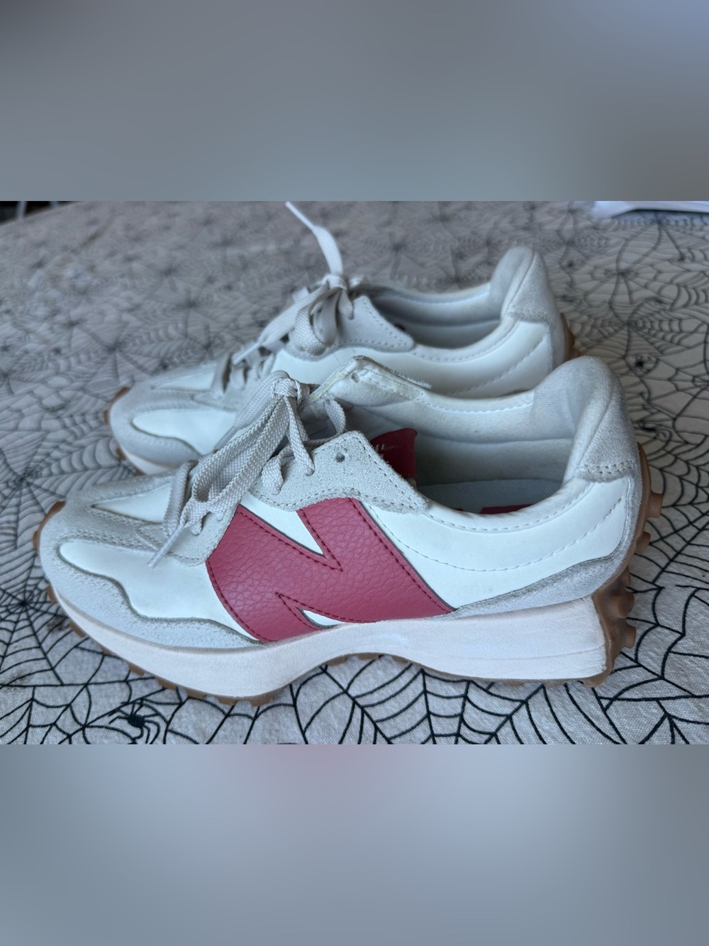 New Balance 327 White Pinkish Sneakers SZ 6